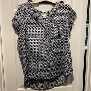 Women's Blue and White Patterned Top